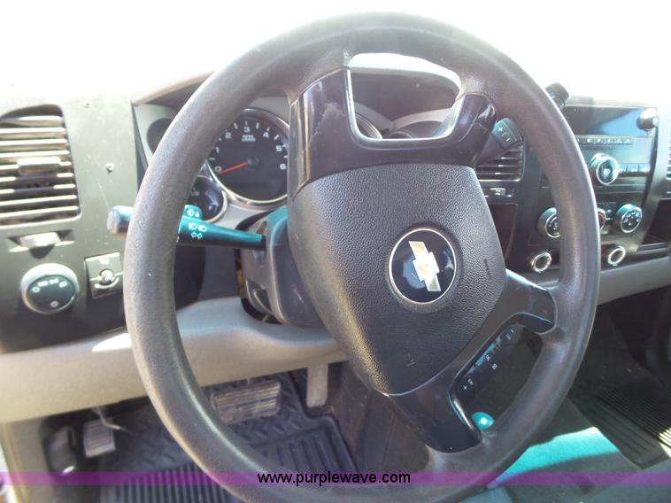 image for item L6596 2007 Chevrolet Silverado 2500HD Ext. Cab pickup truck