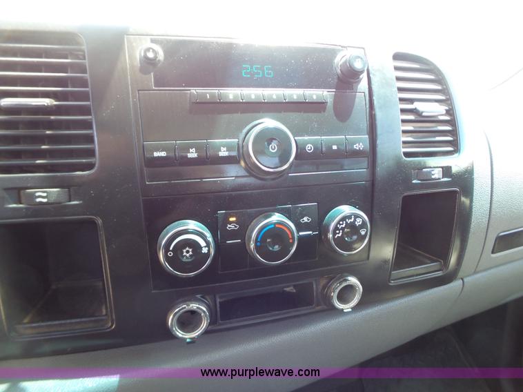 image for item L6596 2007 Chevrolet Silverado 2500HD Ext. Cab pickup truck