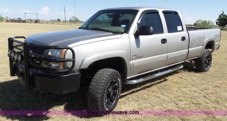 image for item L6598 2003 Chevrolet Silverado 2500HD Crew Cab pickup truck