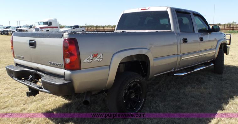 image for item L6598 2003 Chevrolet Silverado 2500HD Crew Cab pickup truck