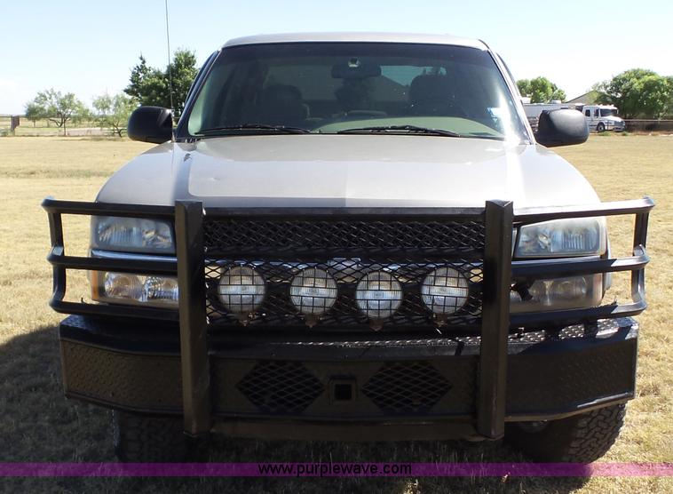 image for item L6598 2003 Chevrolet Silverado 2500HD Crew Cab pickup truck