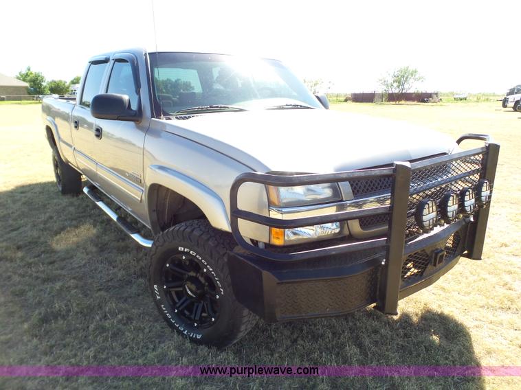 image for item L6598 2003 Chevrolet Silverado 2500HD Crew Cab pickup truck