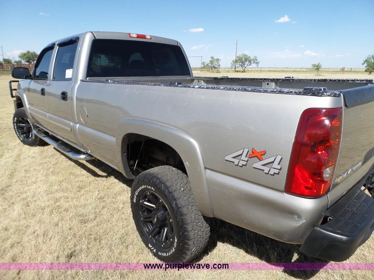 image for item L6598 2003 Chevrolet Silverado 2500HD Crew Cab pickup truck