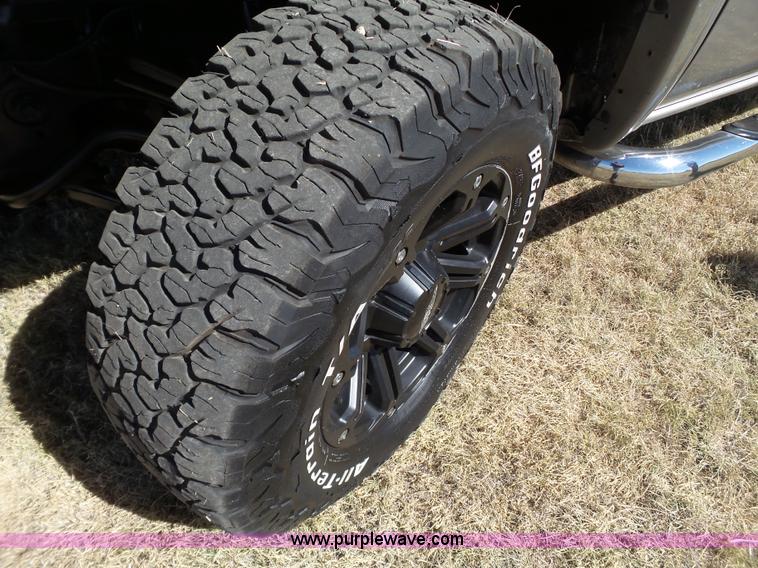 image for item L6598 2003 Chevrolet Silverado 2500HD Crew Cab pickup truck