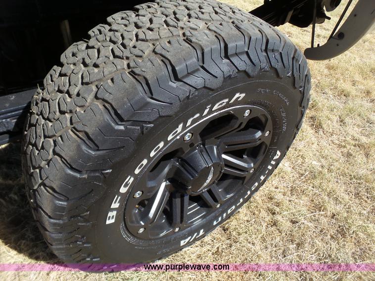 image for item L6598 2003 Chevrolet Silverado 2500HD Crew Cab pickup truck