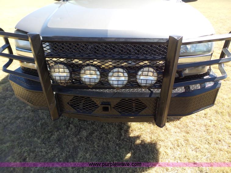 image for item L6598 2003 Chevrolet Silverado 2500HD Crew Cab pickup truck