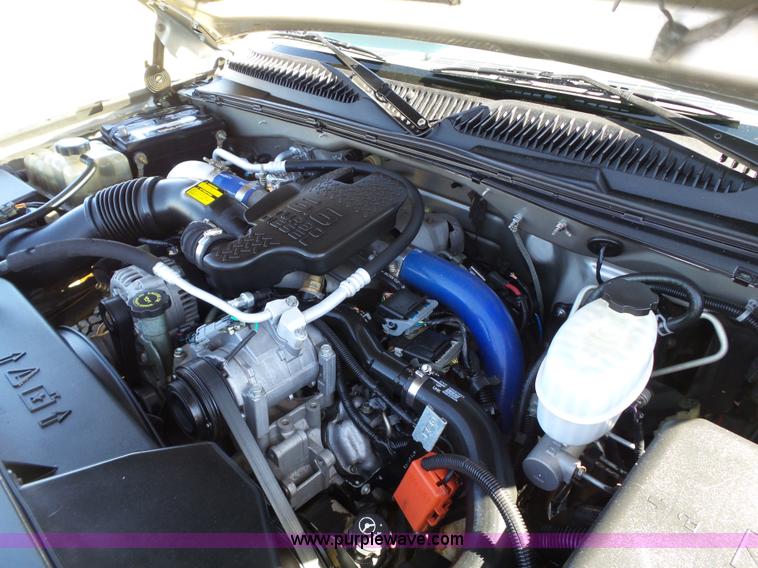 image for item L6598 2003 Chevrolet Silverado 2500HD Crew Cab pickup truck