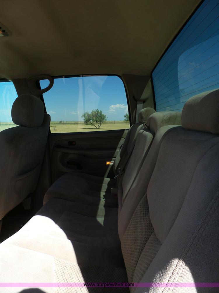 image for item L6598 2003 Chevrolet Silverado 2500HD Crew Cab pickup truck