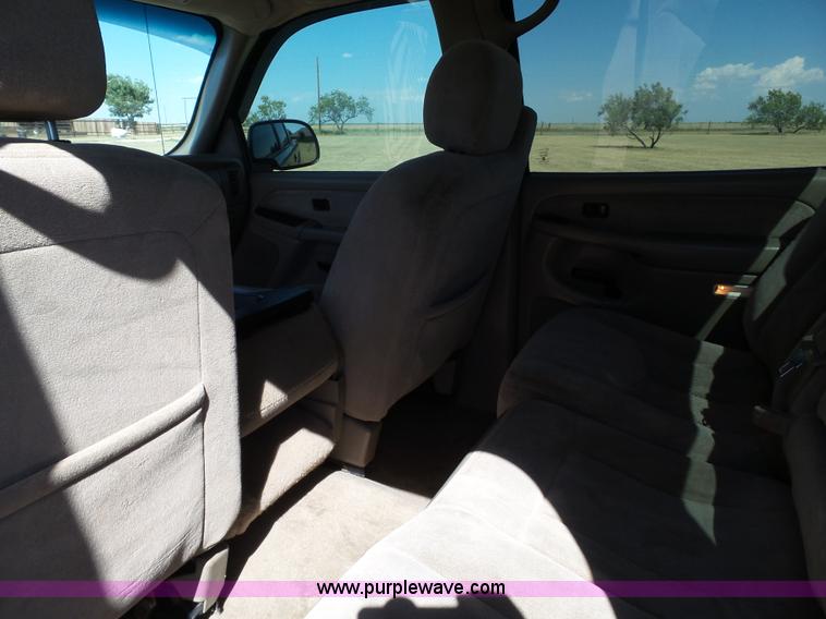 image for item L6598 2003 Chevrolet Silverado 2500HD Crew Cab pickup truck