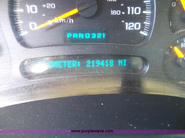 image for item L6598 2003 Chevrolet Silverado 2500HD Crew Cab pickup truck