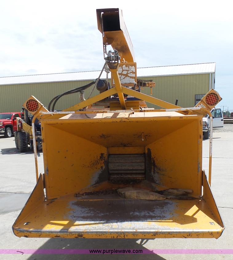 image for item N9401 2003 Bandit 1590 Intimidator wood chipper