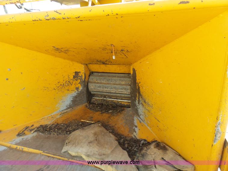 image for item N9401 2003 Bandit 1590 Intimidator wood chipper