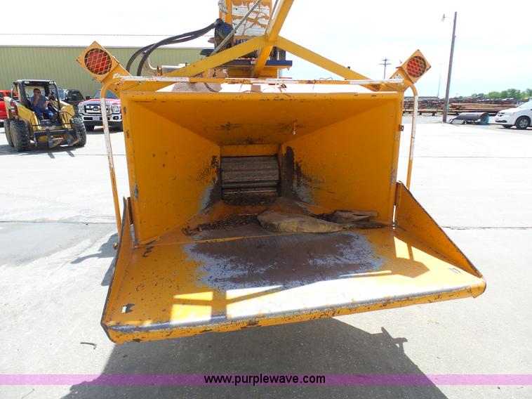 image for item N9401 2003 Bandit 1590 Intimidator wood chipper