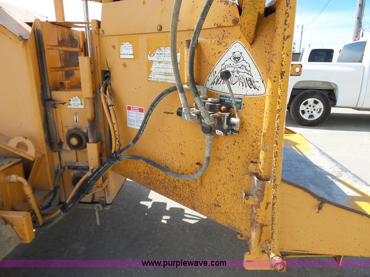 image for item N9401 2003 Bandit 1590 Intimidator wood chipper