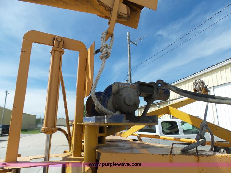 image for item N9401 2003 Bandit 1590 Intimidator wood chipper