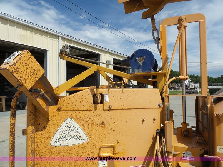 image for item N9401 2003 Bandit 1590 Intimidator wood chipper