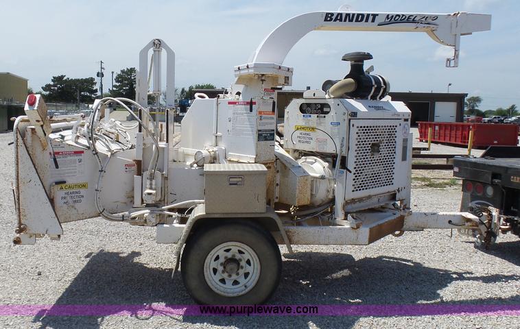 image for item N9456 2004 Bandit 200 wood chipper
