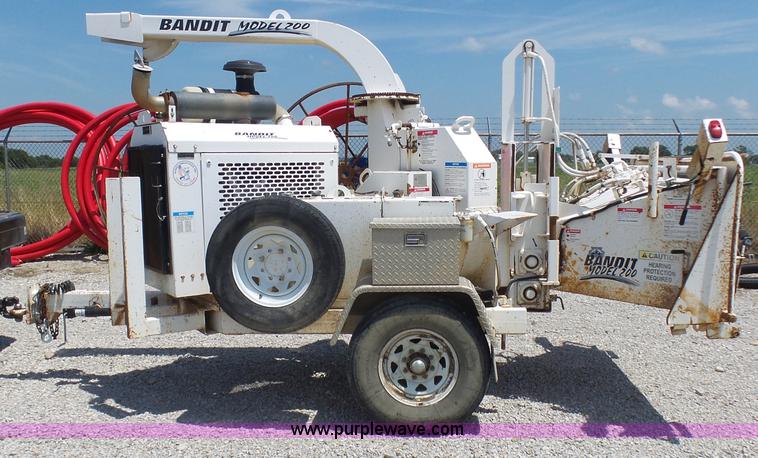image for item N9456 2004 Bandit 200 wood chipper
