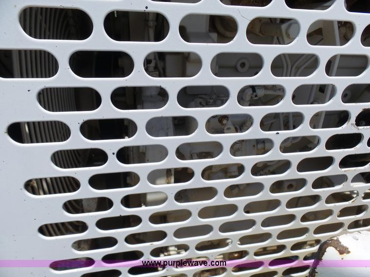 image for item N9456 2004 Bandit 200 wood chipper