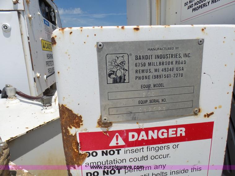 image for item N9456 2004 Bandit 200 wood chipper