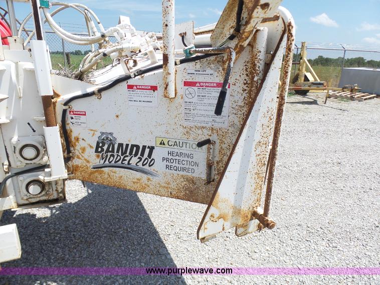image for item N9456 2004 Bandit 200 wood chipper