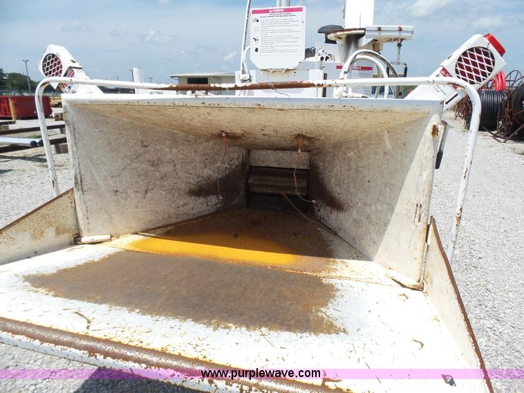 image for item N9456 2004 Bandit 200 wood chipper