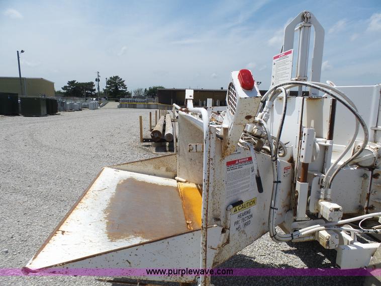 image for item N9456 2004 Bandit 200 wood chipper