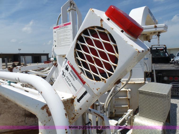 image for item N9456 2004 Bandit 200 wood chipper