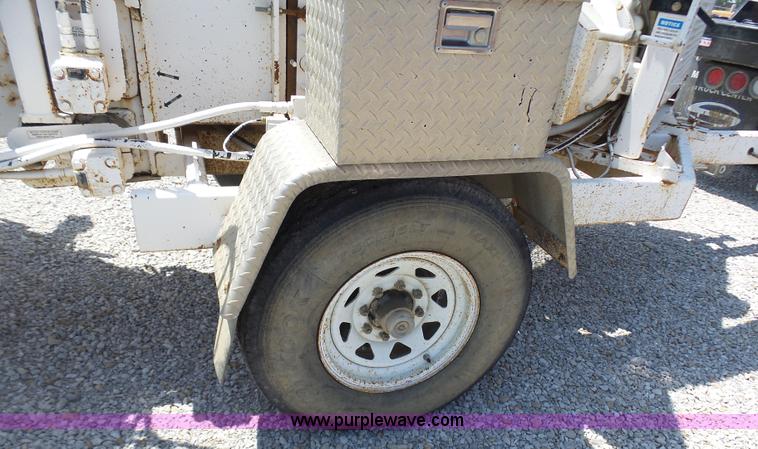 image for item N9456 2004 Bandit 200 wood chipper