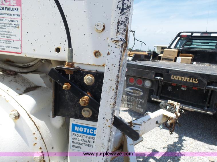 image for item N9456 2004 Bandit 200 wood chipper