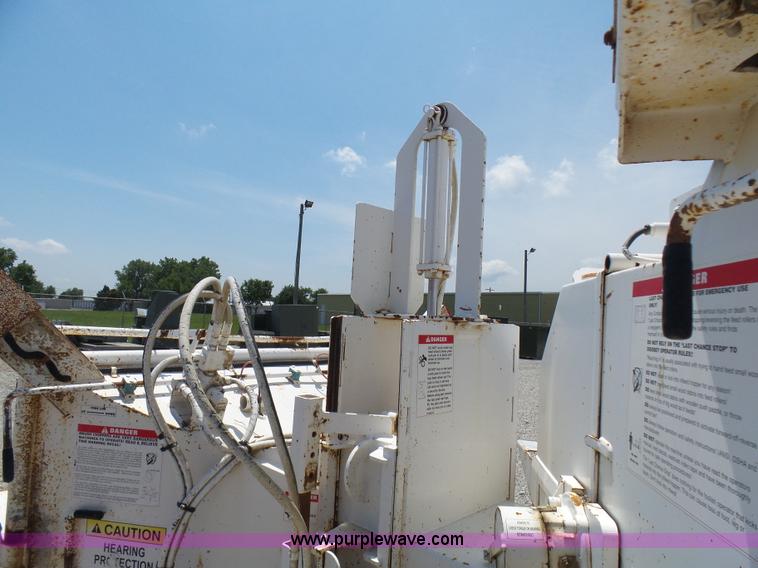 image for item N9456 2004 Bandit 200 wood chipper