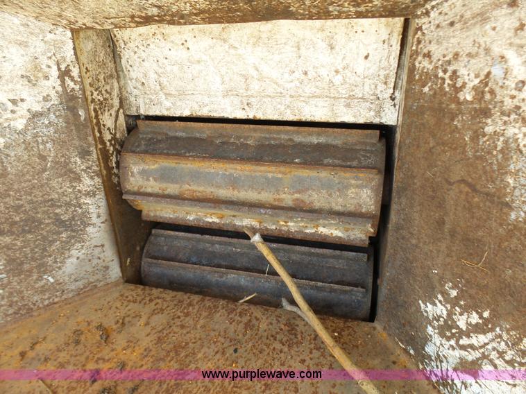 image for item N9456 2004 Bandit 200 wood chipper