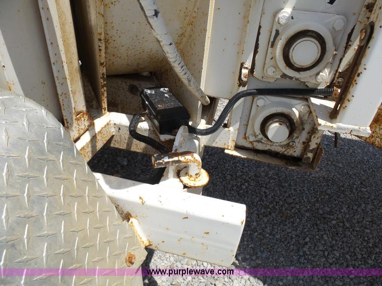 image for item N9456 2004 Bandit 200 wood chipper