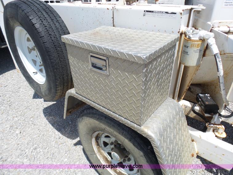 image for item N9456 2004 Bandit 200 wood chipper