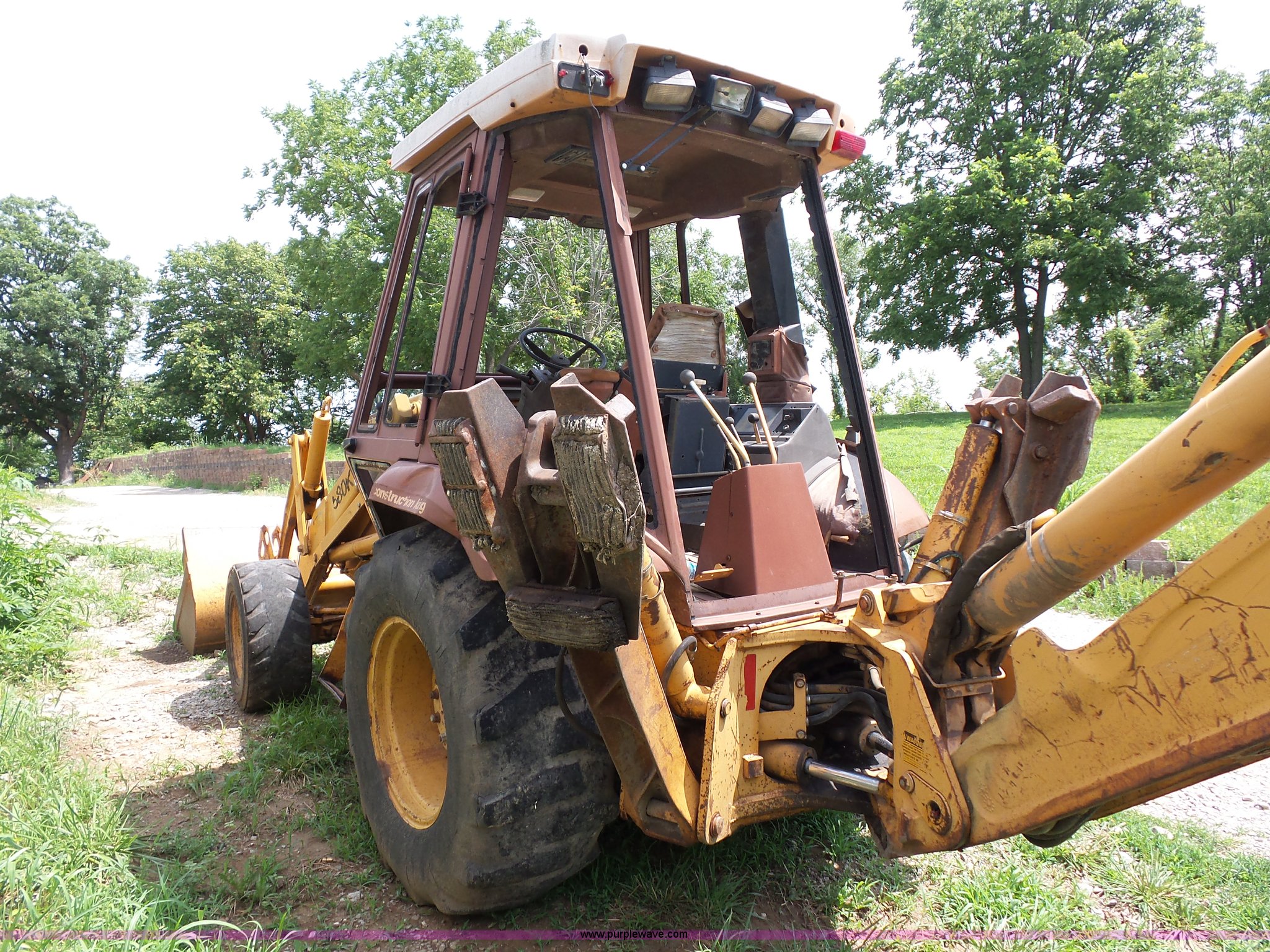 1990-case-580k-backhoe-in-sibley-mo-item-av9917-sold-purple-wave