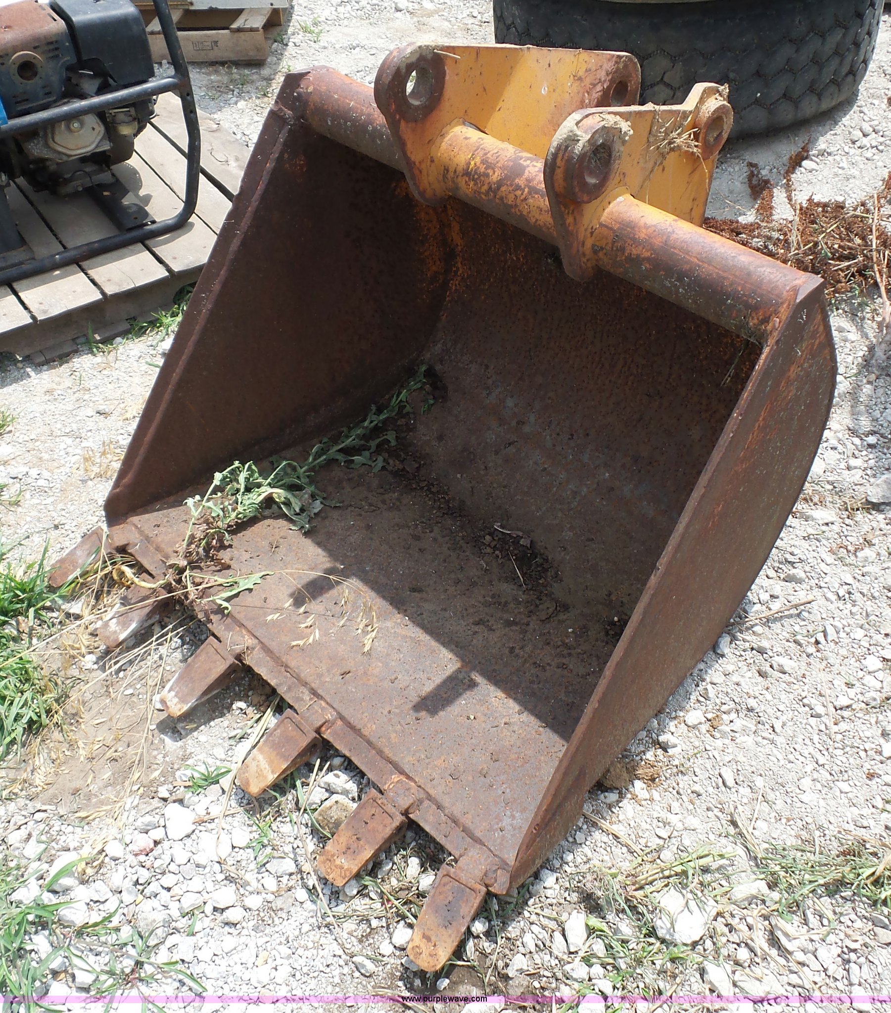 Case 580 backhoe bucket in Sibley, MO Item AV9948 sold Purple Wave
