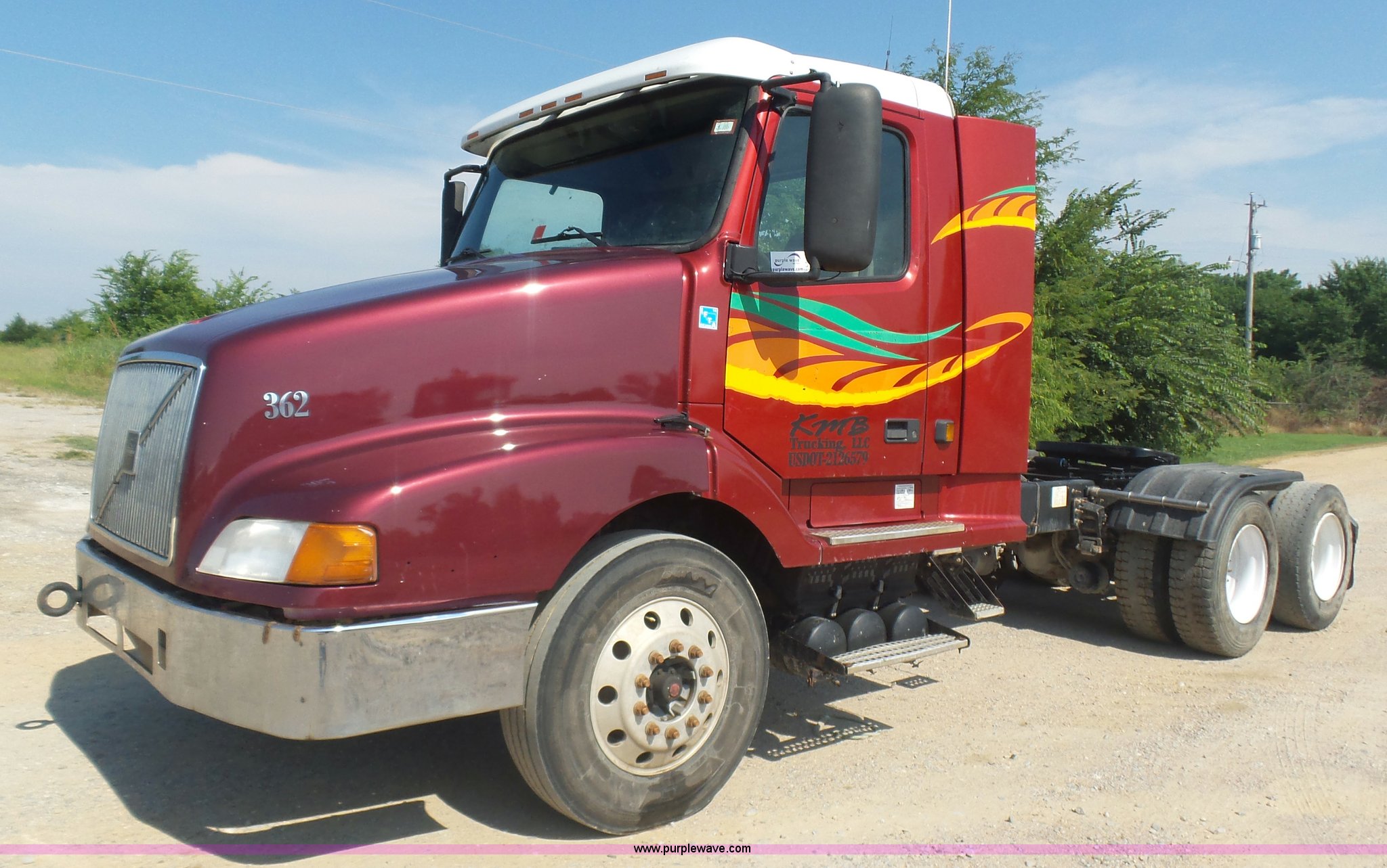 2002 Volvo VNL semi truck in Atoka, OK Item L5914 sold Purple Wave