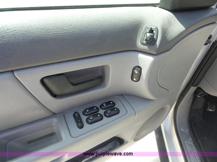 image for item AG9173 2003 Ford Taurus