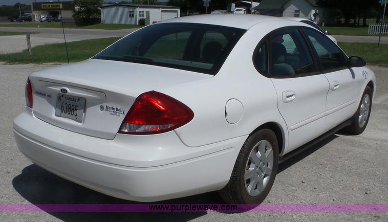 image for item AG9174 2007 Ford Taurus