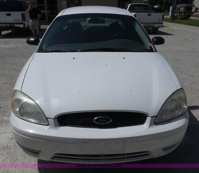 image for item AG9174 2007 Ford Taurus