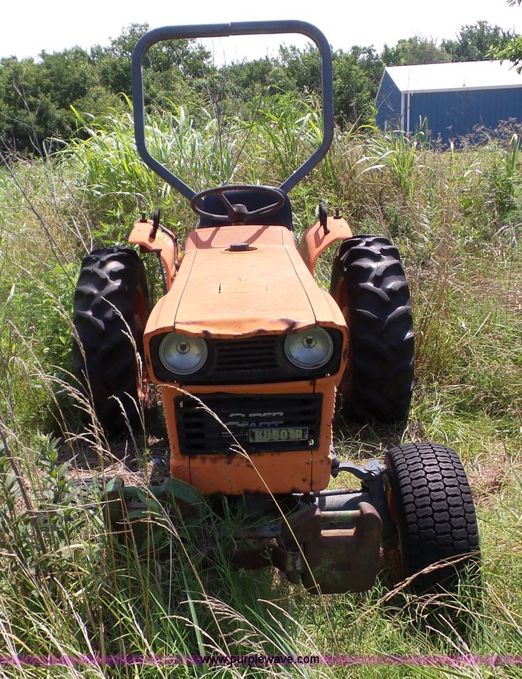 image for item AG9185 Kubota L275 tractor