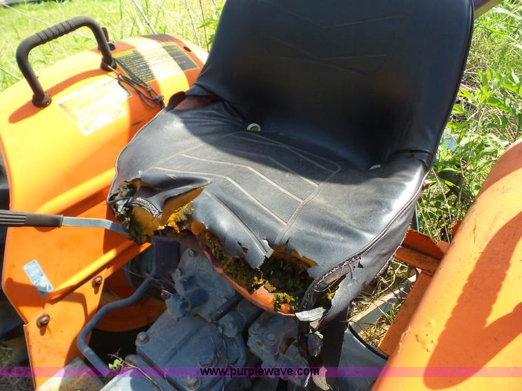 image for item AG9185 Kubota L275 tractor