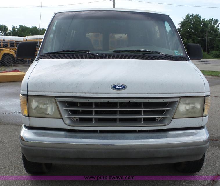 image for item AG9186 1994 Ford Club Wagon van