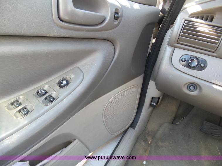 image for item AR9251 2005 Dodge Stratus