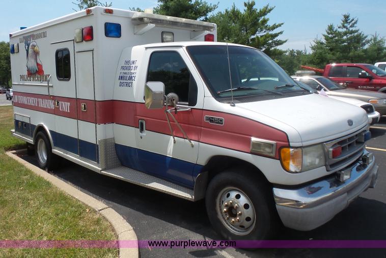 image for item BS9835 2002 Ford Econoline E450 Super Duty ambulance