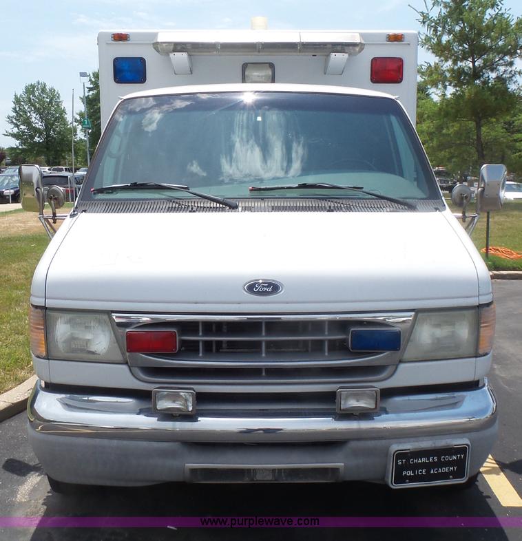 image for item BS9835 2002 Ford Econoline E450 Super Duty ambulance