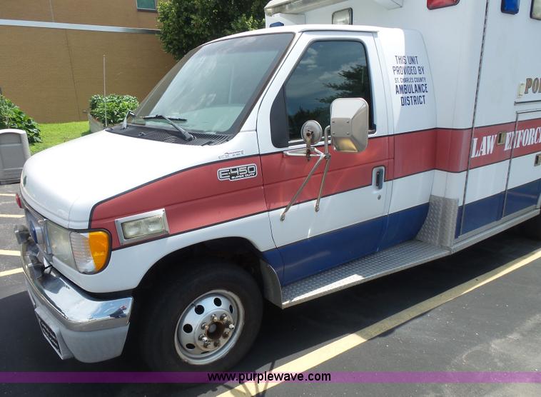 image for item BS9835 2002 Ford Econoline E450 Super Duty ambulance