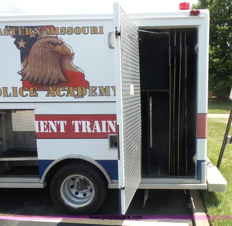 image for item BS9835 2002 Ford Econoline E450 Super Duty ambulance