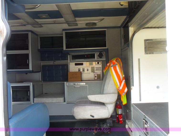 image for item BS9835 2002 Ford Econoline E450 Super Duty ambulance