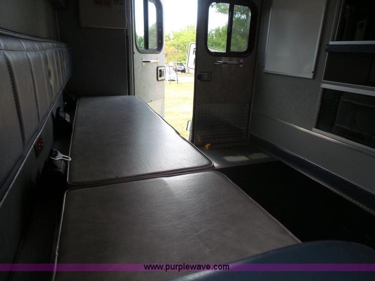 image for item BS9835 2002 Ford Econoline E450 Super Duty ambulance